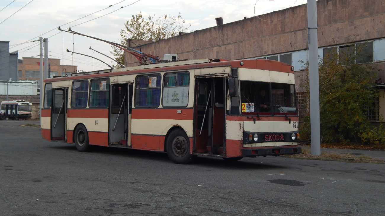 Троллейбус ереван 1976. Трамвай Ереван. Шкода 14 тр место водителя.