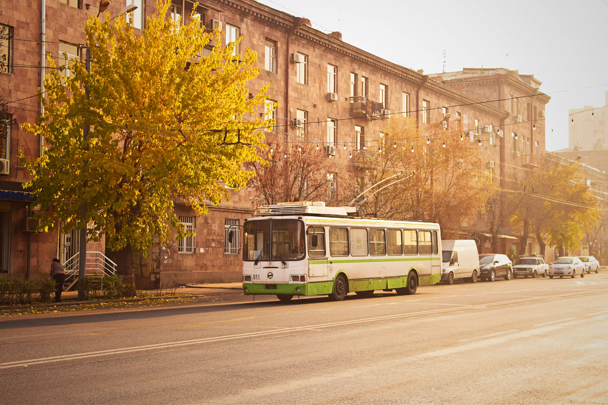 Ереван, ЛиАЗ-5280 (ВЗТМ) № 011