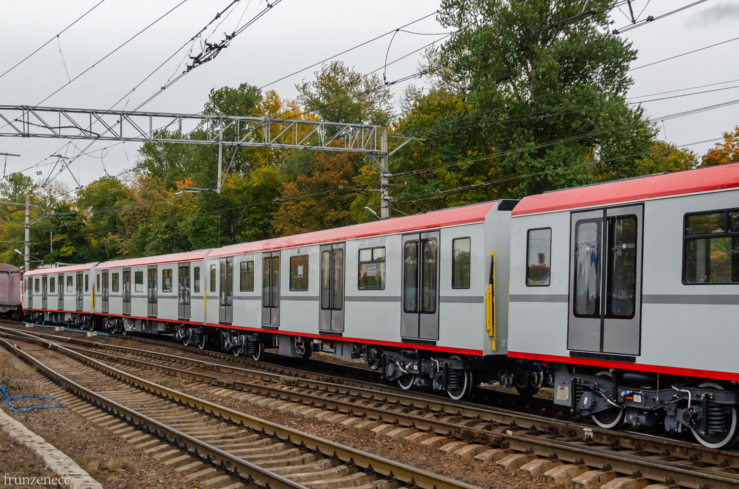 Szentpétervár, 81-727.1 "Baltiets" (MVM) — 27004; Szentpétervár — Metro — Transport of subway cars by railway