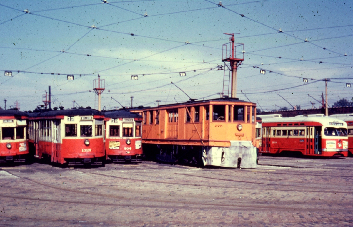 St. Louis, SLPS Peter Witt nr. 1325; St. Louis, UR Peter Witt nr. 704; St. Louis, Brill snow removal car nr. 275