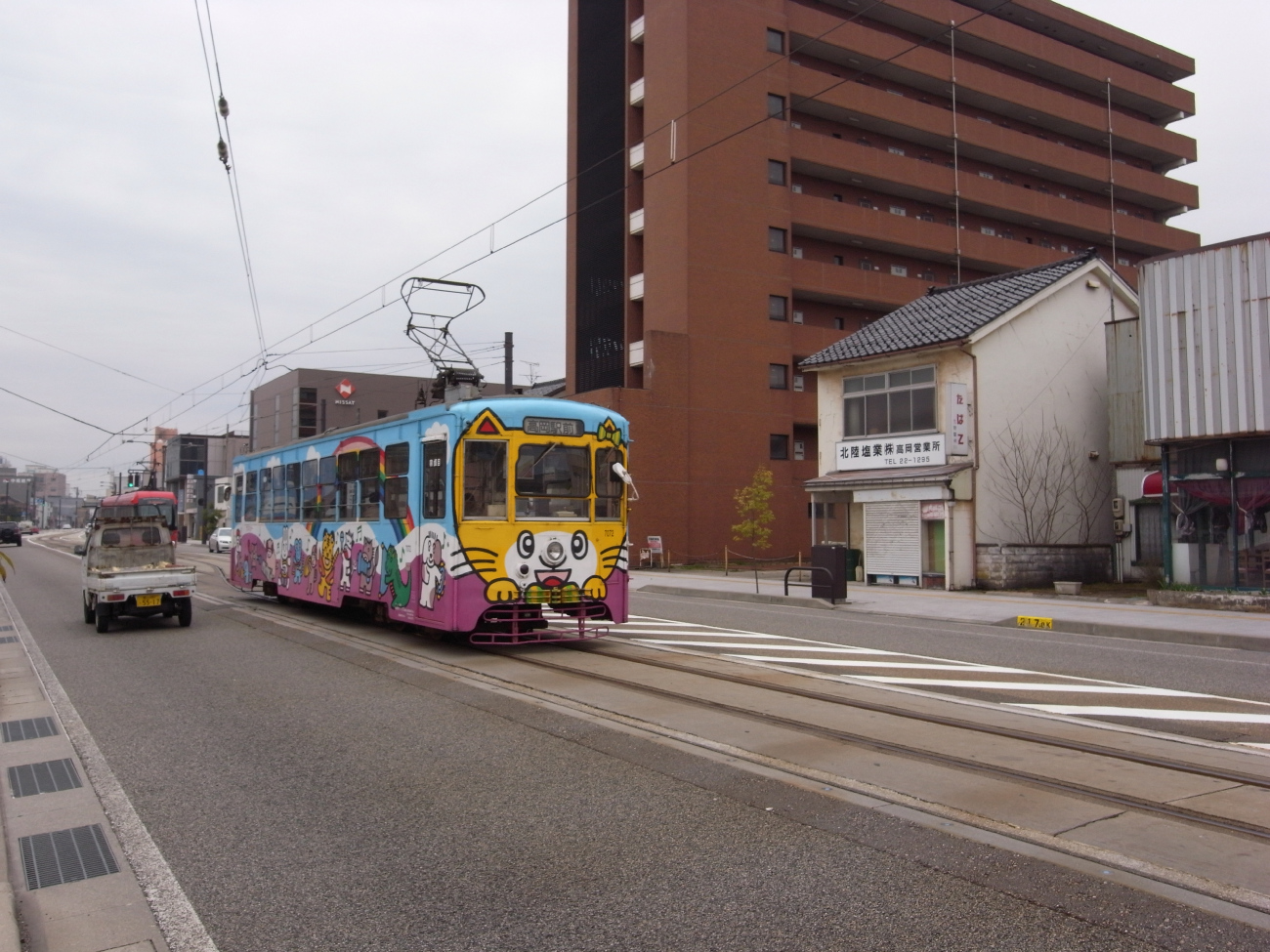 Такаока, Nippon Sharyō № 7072; Такаока — Трамвайная линия и инфраструктура