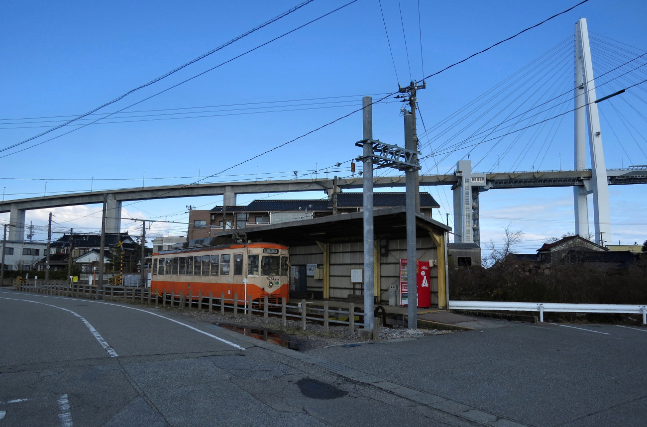 Takaoka, Nippon Sharyō № 7073; Takaoka — Tramway Line and Infrastructure