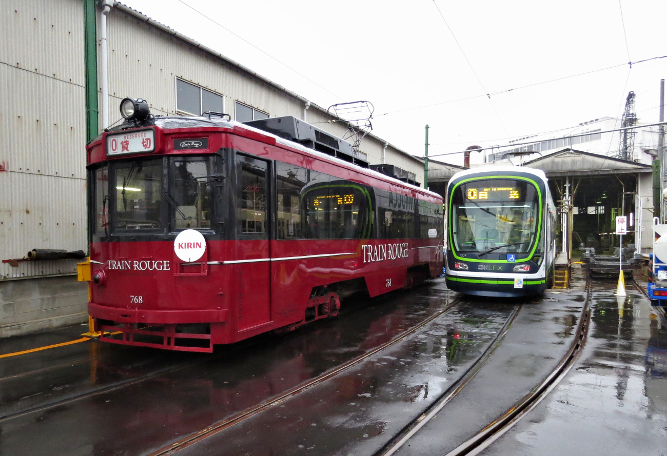 Хиросима, Kinami Sharyō № 768; Хиросима, Hiroshima 1000 series (Green Mover Lex) № 1007; Хиросима — Трамвайное депо Hiroden