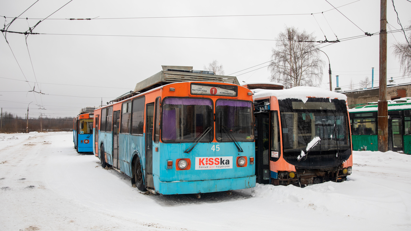 Rybinskas, ZiU-682 (VZSM) nr. 45; Rybinskas, VMZ-5298.01 “Avangard” nr. 63