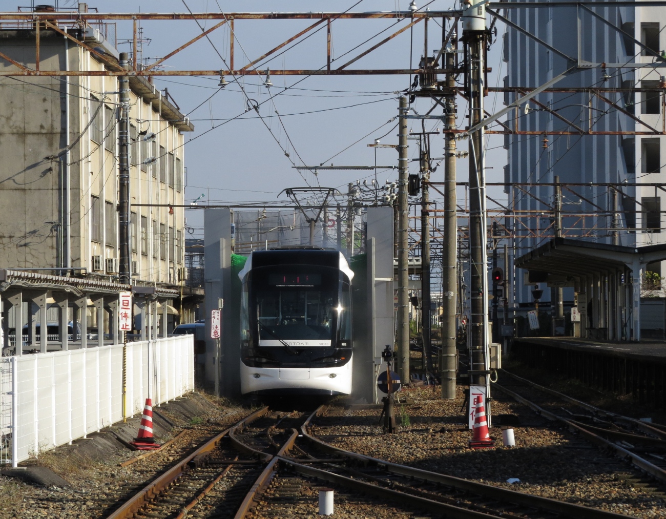 Тояма, Niigata/Bombardier TLR0600 № 9001; Тояма — Трамвайное депо (Centram); Тояма — Трамвайные линии и инфраструктура (Centram)