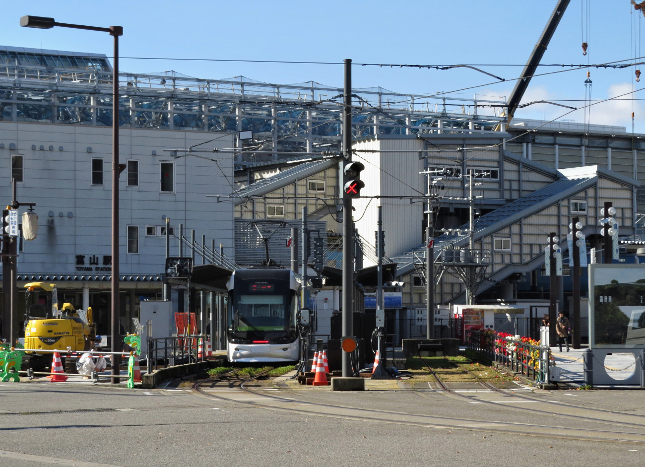 Тояма, Niigata/Bombardier TLR0600 № 0604; Тояма — Трамвайные линии и инфраструктура (Portram)