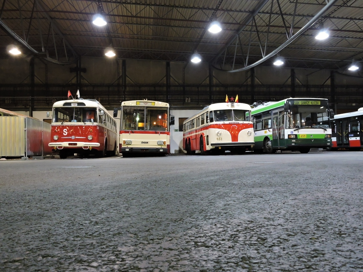 Прага, Tatra T400 III.B № 431; Пльзень, Škoda 21TrACI № 488; Пардубице, Škoda 14Tr08/6 № 311; Пардубице, Škoda 9TrHT28 № 358