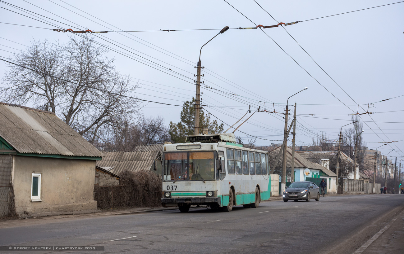 Харцызск, ЮМЗ Т2 № 037