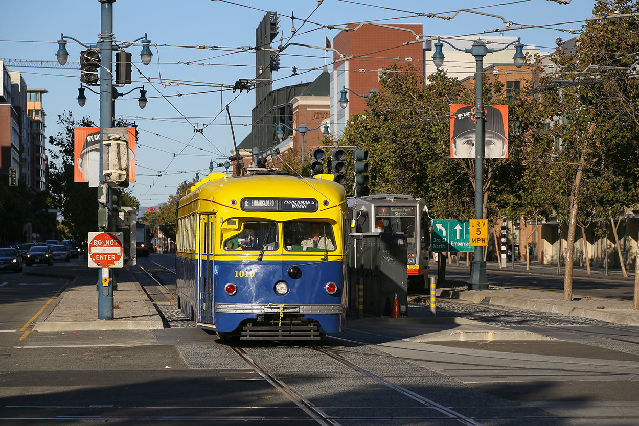 Канатный трамвай. Канатный трамвай Сан-Франциско. Старый трамвай Сан Франциско. Разворот трамвая Сан Франциско. Сан Франциско в России.