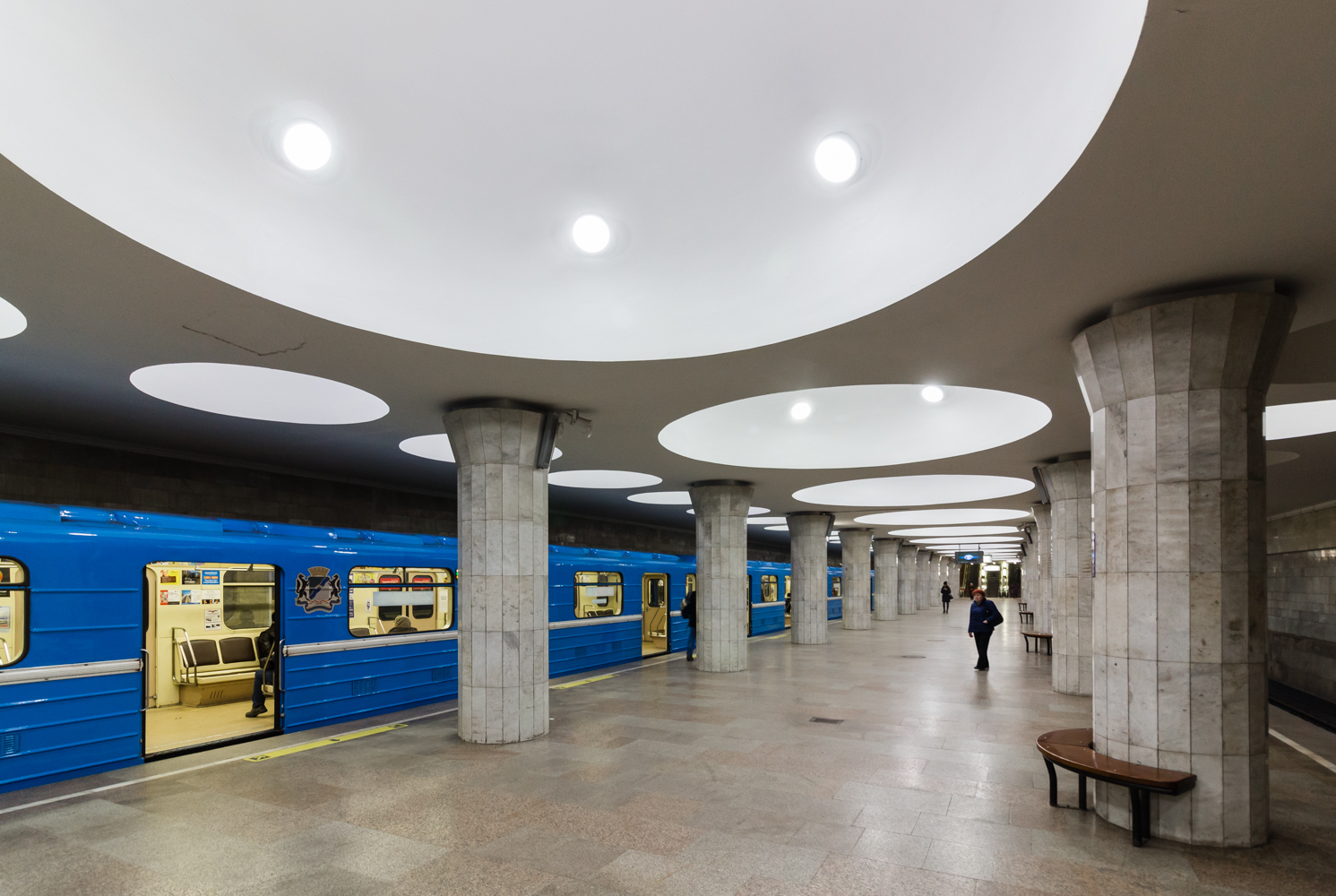 Новосибирск — Дзержинская линия — станция "Площадь Гарина-Михайловского"