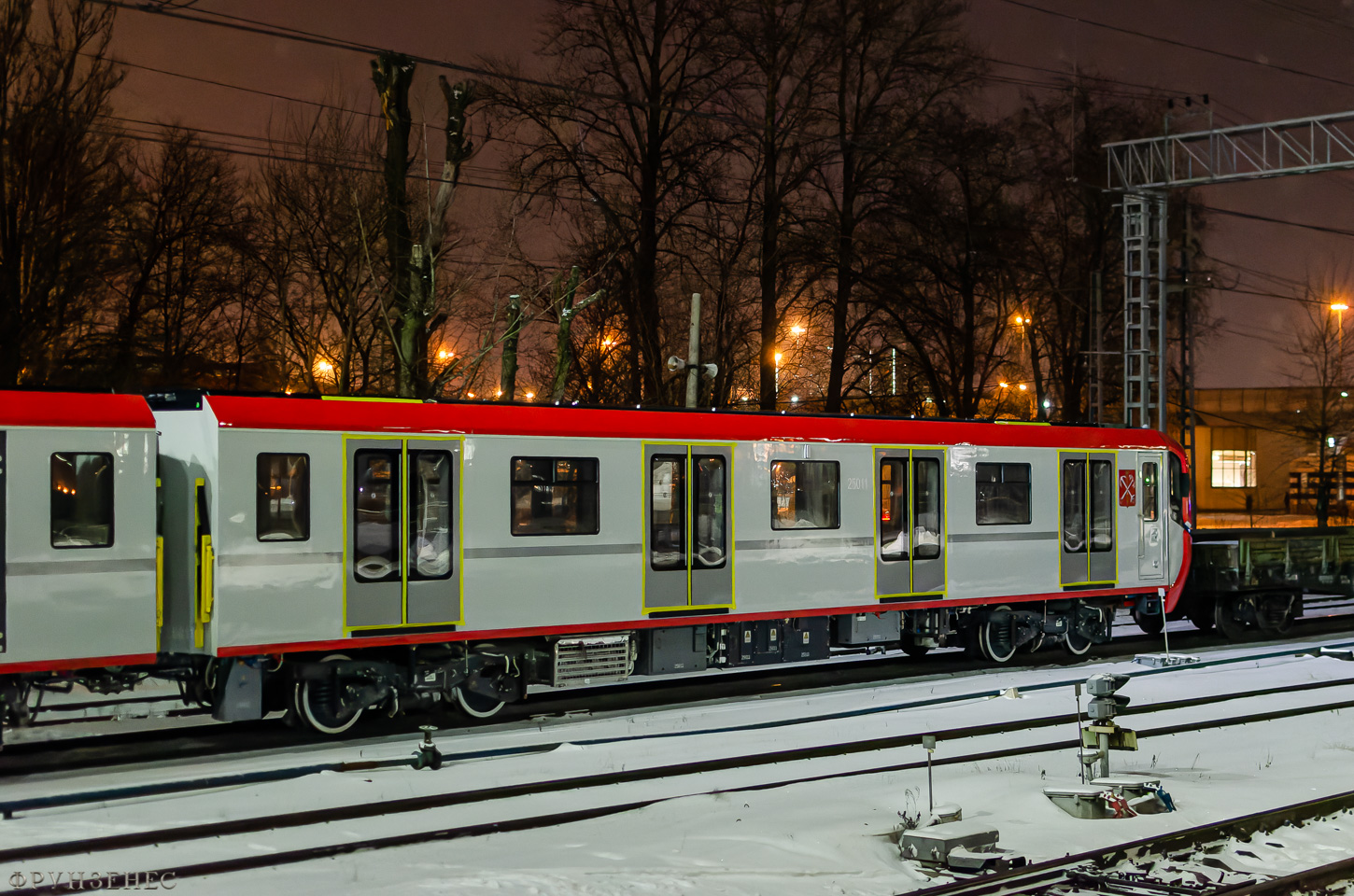 Санкт-Петербург, 81-725.1  «Балтиец» (ОЭВРЗ) № 25011; Санкт-Петербург — Метрополитен — Перегонка вагонов метро по ж/д