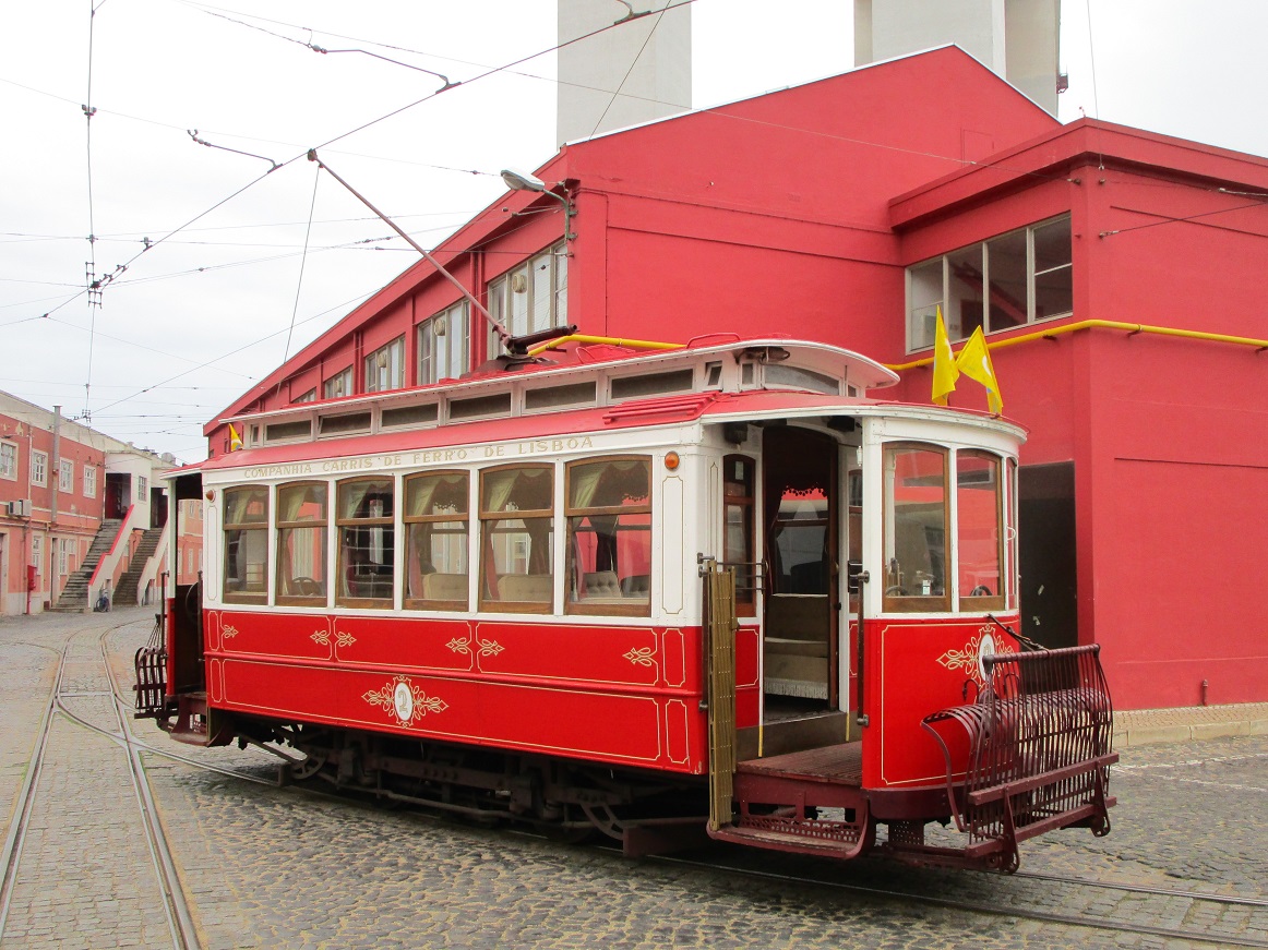 Лиссабон, Двухосный моторный St. Louis № 2; Лиссабон — Трамвай — Estação de Santo Amaro (депо); Лиссабон — Трамвай — Museu da Carris