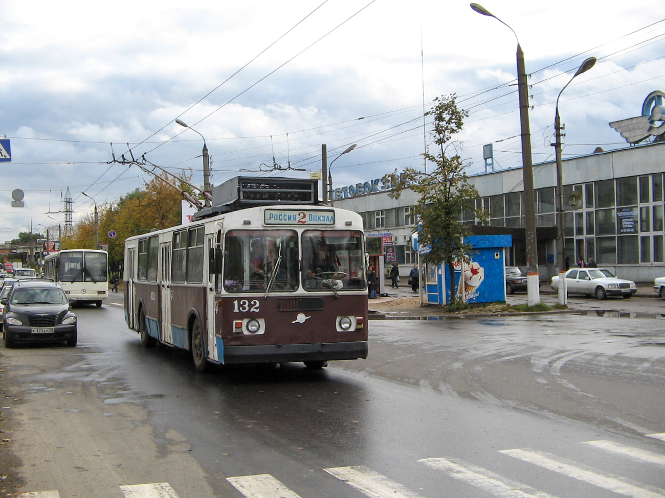 Тверь, ЗиУ-682Г10 № 132; Тверь — Тверской троллейбус в начале 2000-х гг. (2002 — 2006 гг.); Тверь — Троллейбусные линии: Московский район