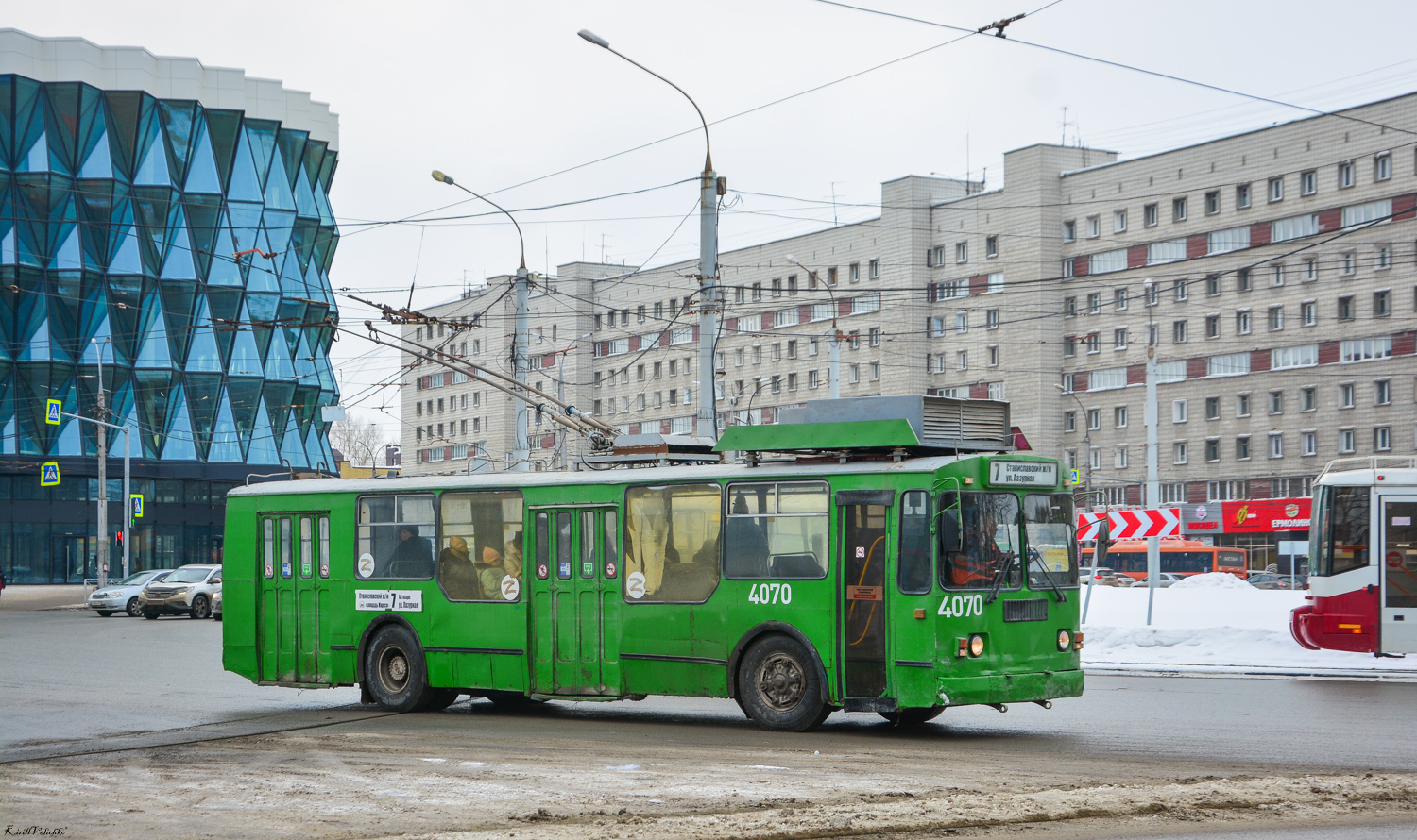 26 троллейбус новосибирск. Троллейбус Новосибирск 3307. Троллейбус ЗИУ 682. Троллейбус 22 Новосибирск. Троллейбус 7 Новосибирск.