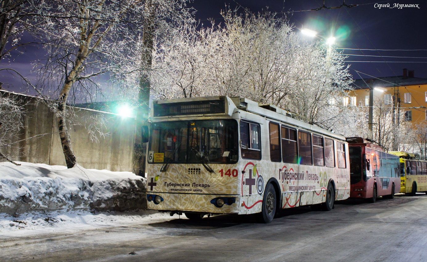 Остановки мурманск троллейбус. Троллейбус ЗИУ 682. Маршрут троллейбуса 3 Мурманск. Старые автобусы. Мурманск в феврале.