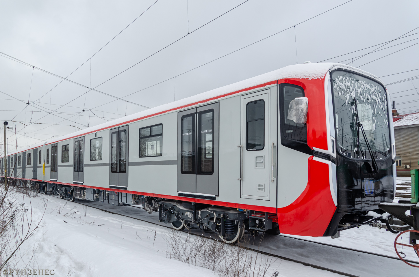 Sankt Petersburg, 81-725.1 "Baltiets" (OEVRZ) Nr 25014; Sankt Petersburg — Metro — Transport of subway cars by railway