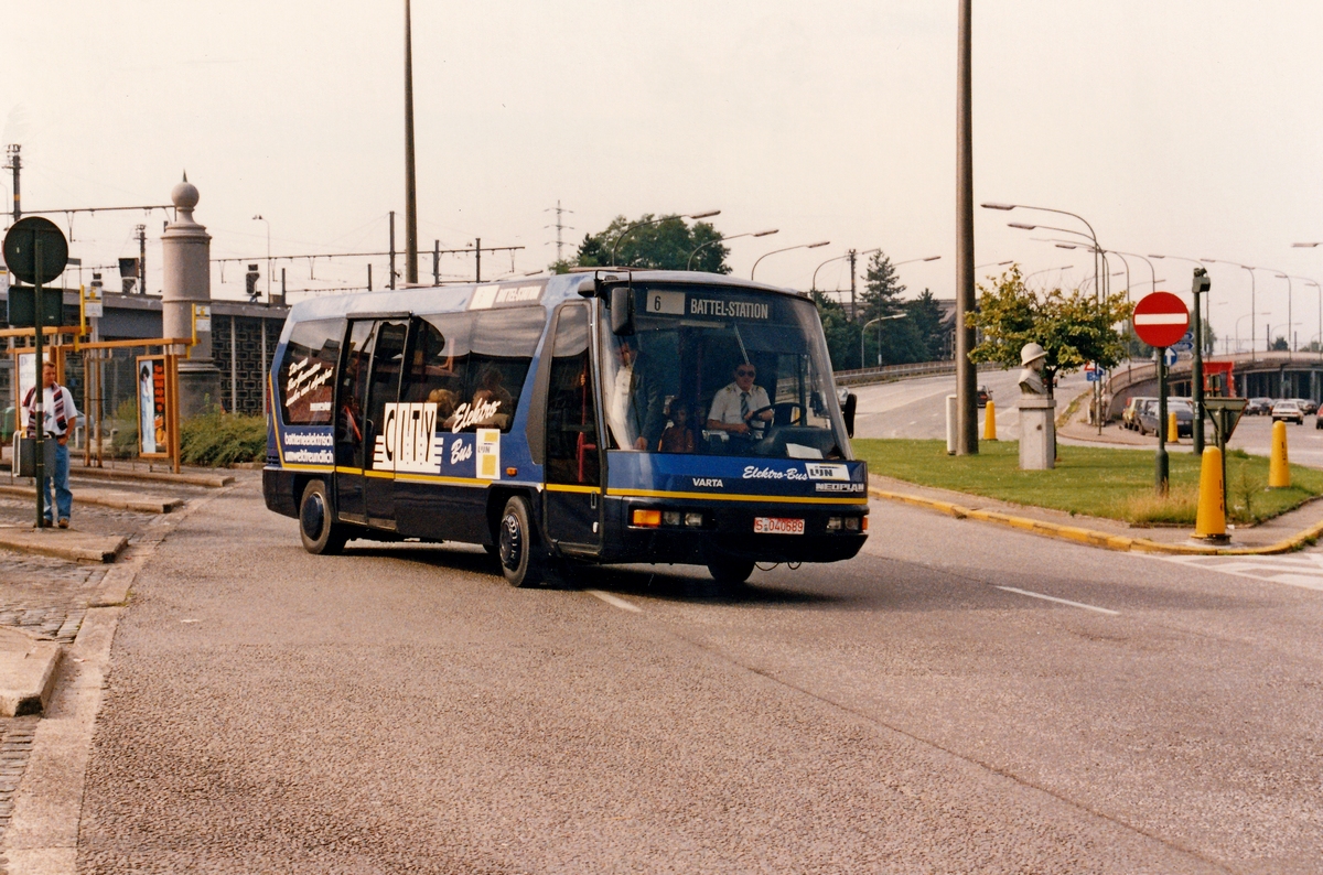 Антверпен — Trials in 1993 of a Neoplan electric bus in Mechelen.