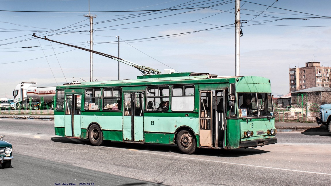Троллейбус ереван 1976. Троллейбус. Ереван троллейбус. Троллейбус фотографии. Трамвайная 2/6.