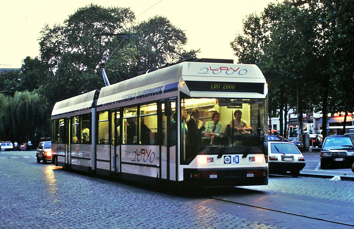 Брюссель — Тестовые прогоны с трамваями из других городов и испытания с собственным брюссельским трамваем.
