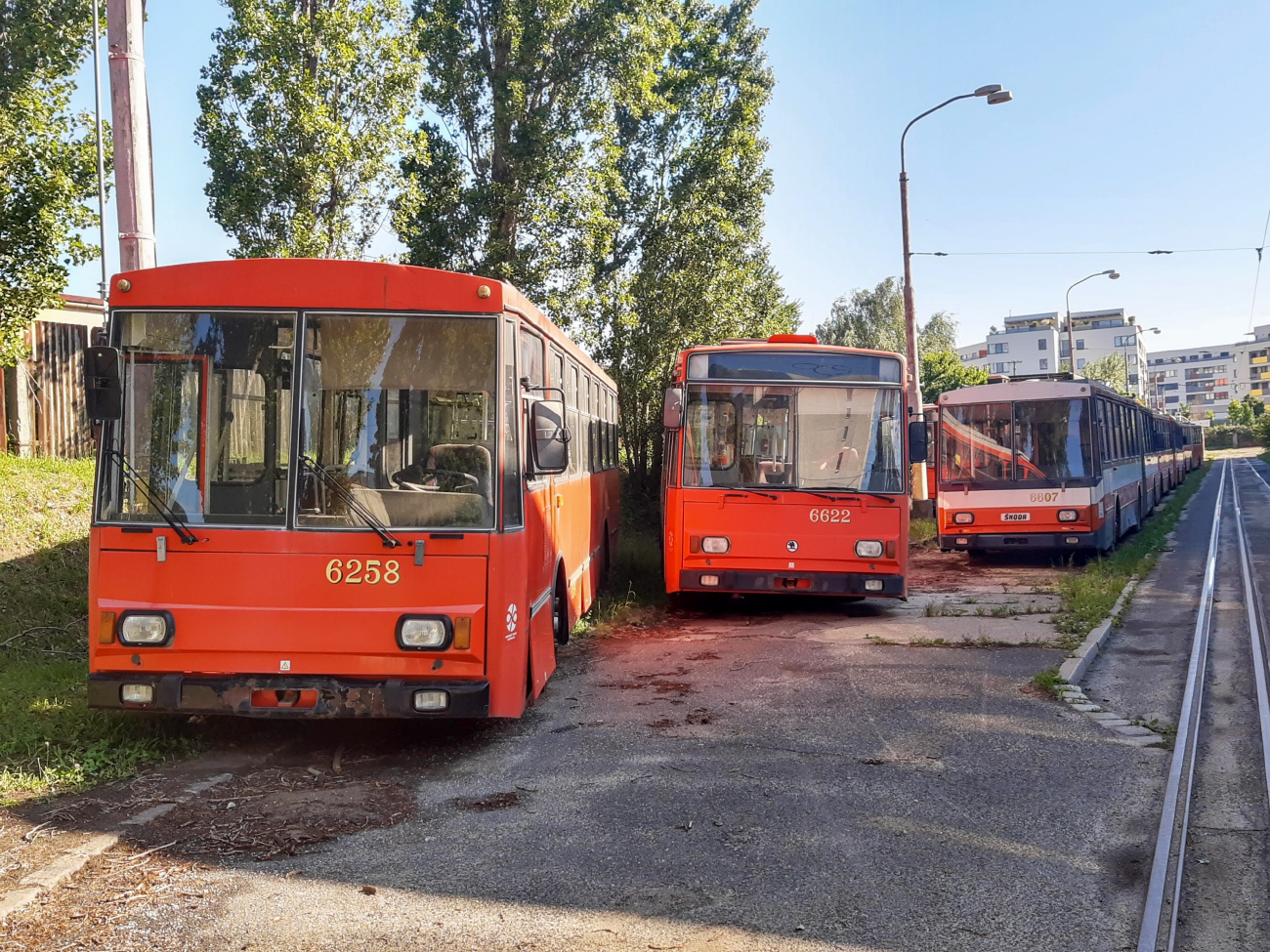 Братислава, Škoda 14Tr10/6 № 6258; Братислава, Škoda 15Tr13/6M № 6622; Братислава, Škoda 15Tr07/6 № 6607