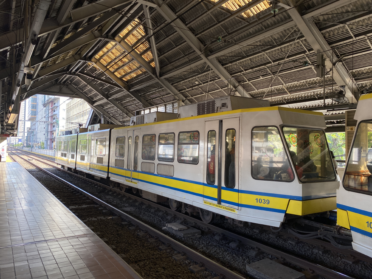 Манила, BN LRV Manila № 1039; Манила — LRT-1 || Жёлтая линия