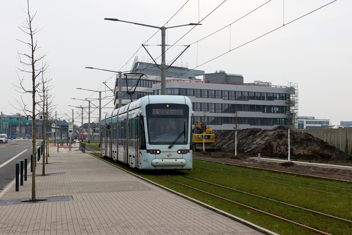Bochum - Gelsenkirchen, Stadler Variobahn č. 530