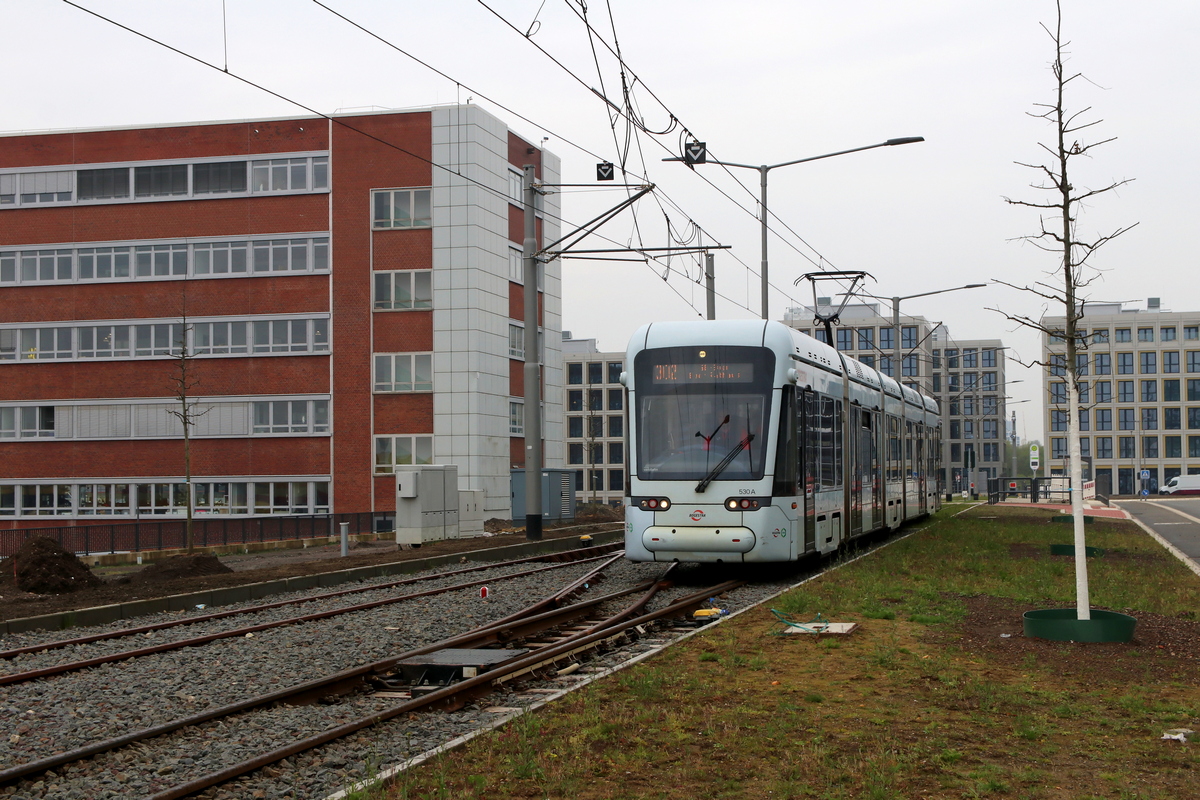 Bochum - Gelsenkirchen, Stadler Variobahn nr. 530