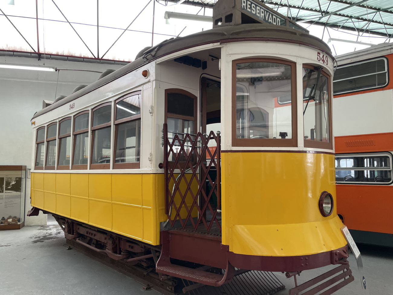 Лиссабон, Carris 2-axle motorcar (Standard) № 549; Лиссабон — Трамвай — Museu da Carris