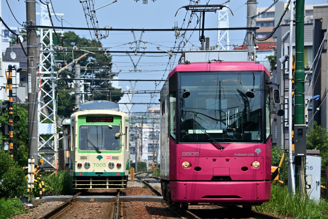 Токио, Nippon Sharyō/Hitachi № 7005; Токио, Четырёхосный моторный вагон № 8805