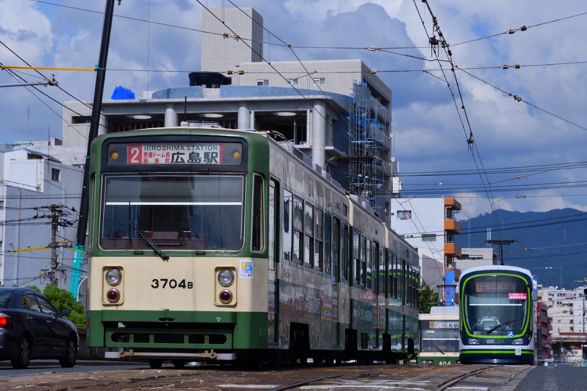 Хиросима, Green Liner Hiroshima series 3700 № 3704; Хиросима, Hiroshima 1000 series (Green Mover Lex) № 1011