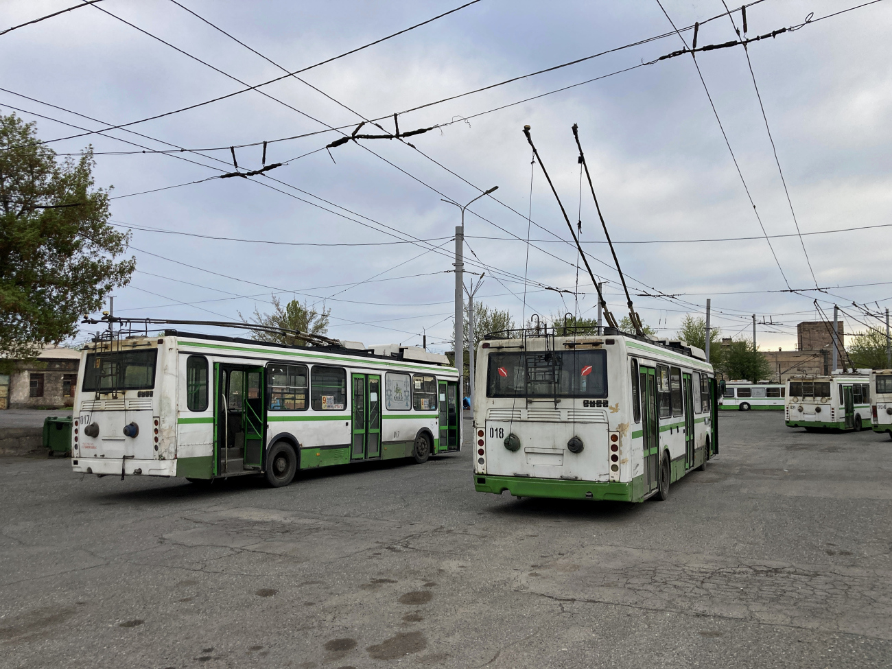 Троллейбус ереван 1976. Троллейбус ЛИАЗ. Ереван троллейбус. Трамвай ЛИАЗ. Картинки ЛИАЗ троллейбус.