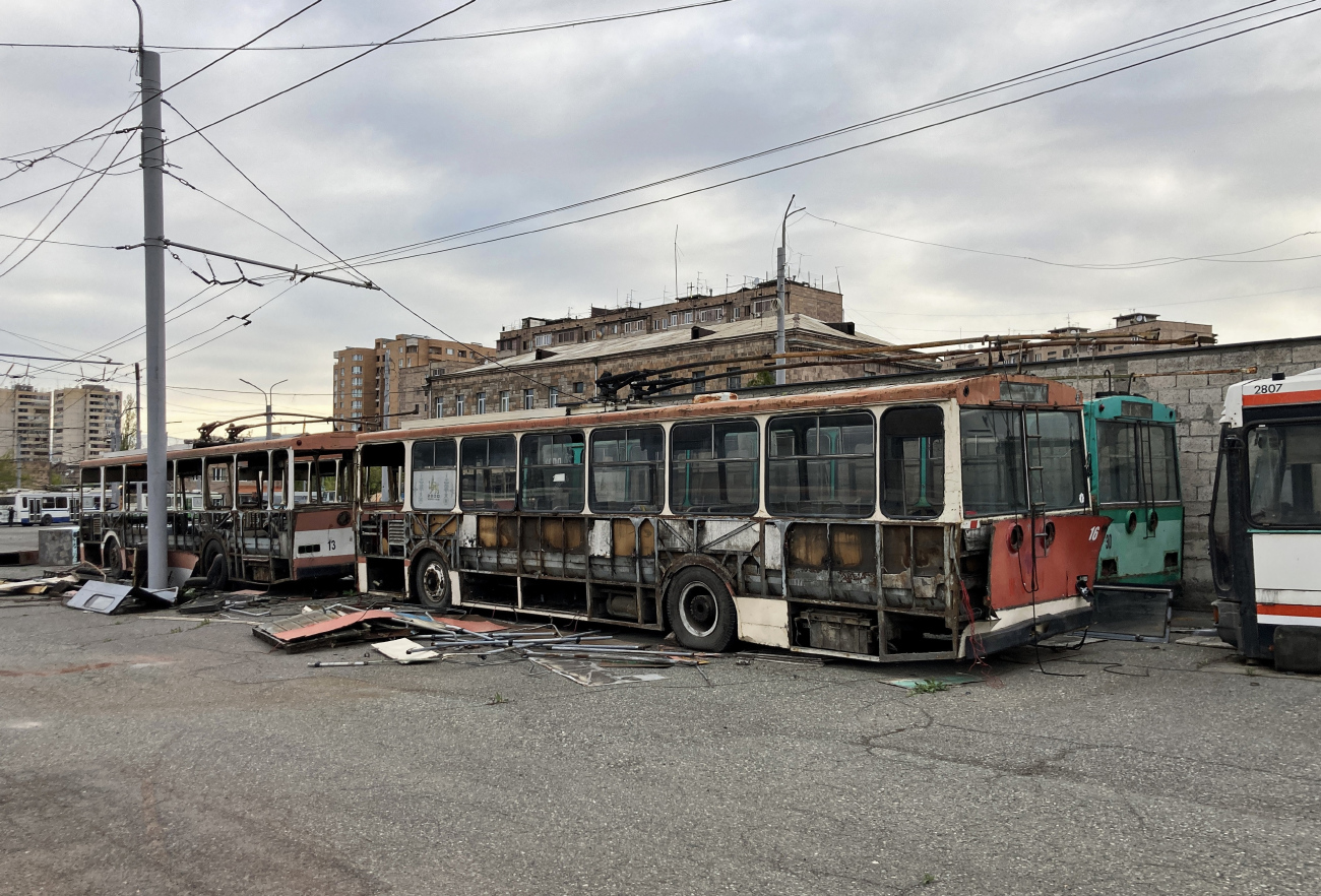 Троллейбус ереван 1976. Городской транспорт. Трамвай фото. Троллейбус. Троллейбус России.