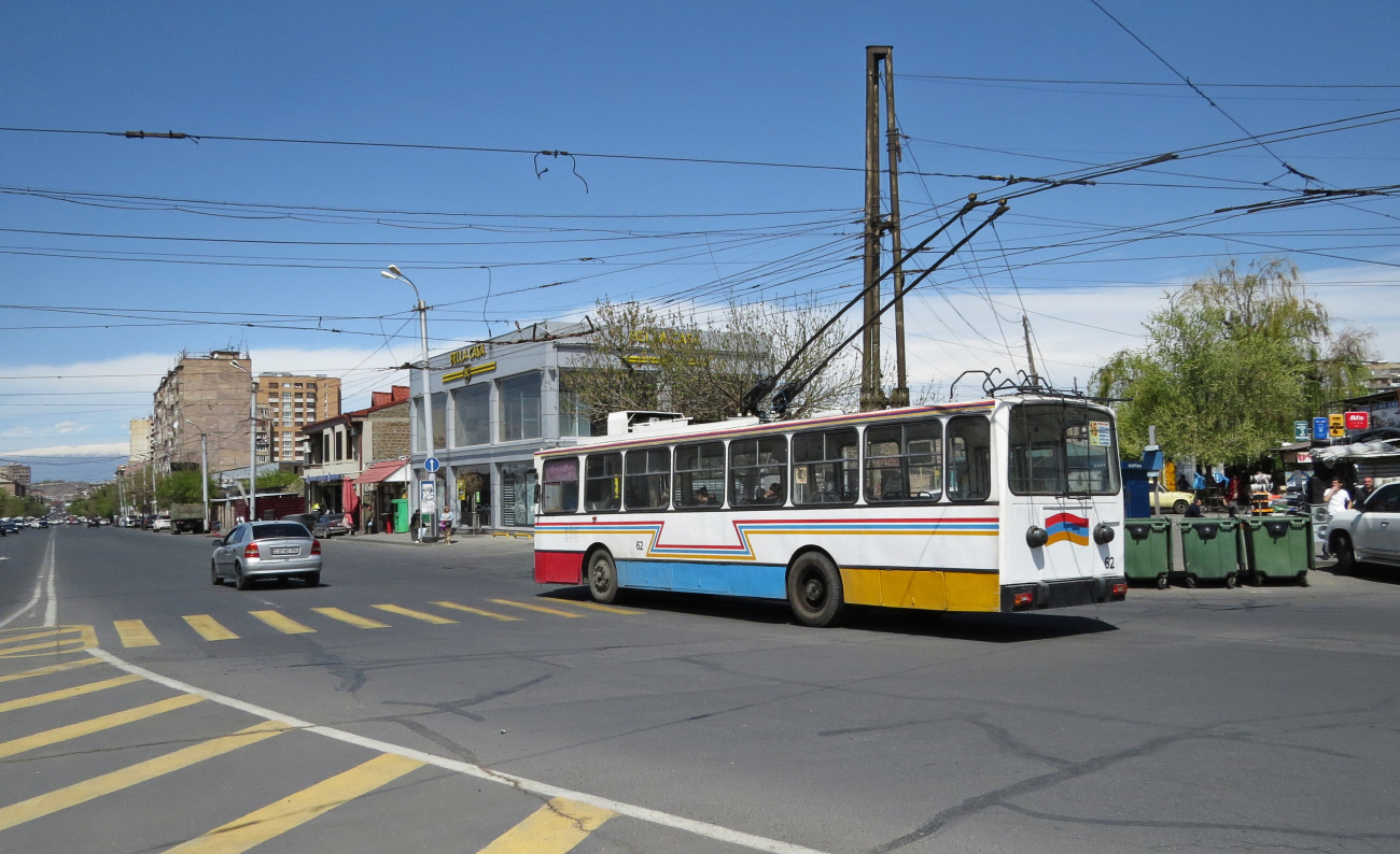 Троллейбус ереван 1976. Троллейбус 14. Ереван троллейбус. Трамваи России. Троллейбус фото.