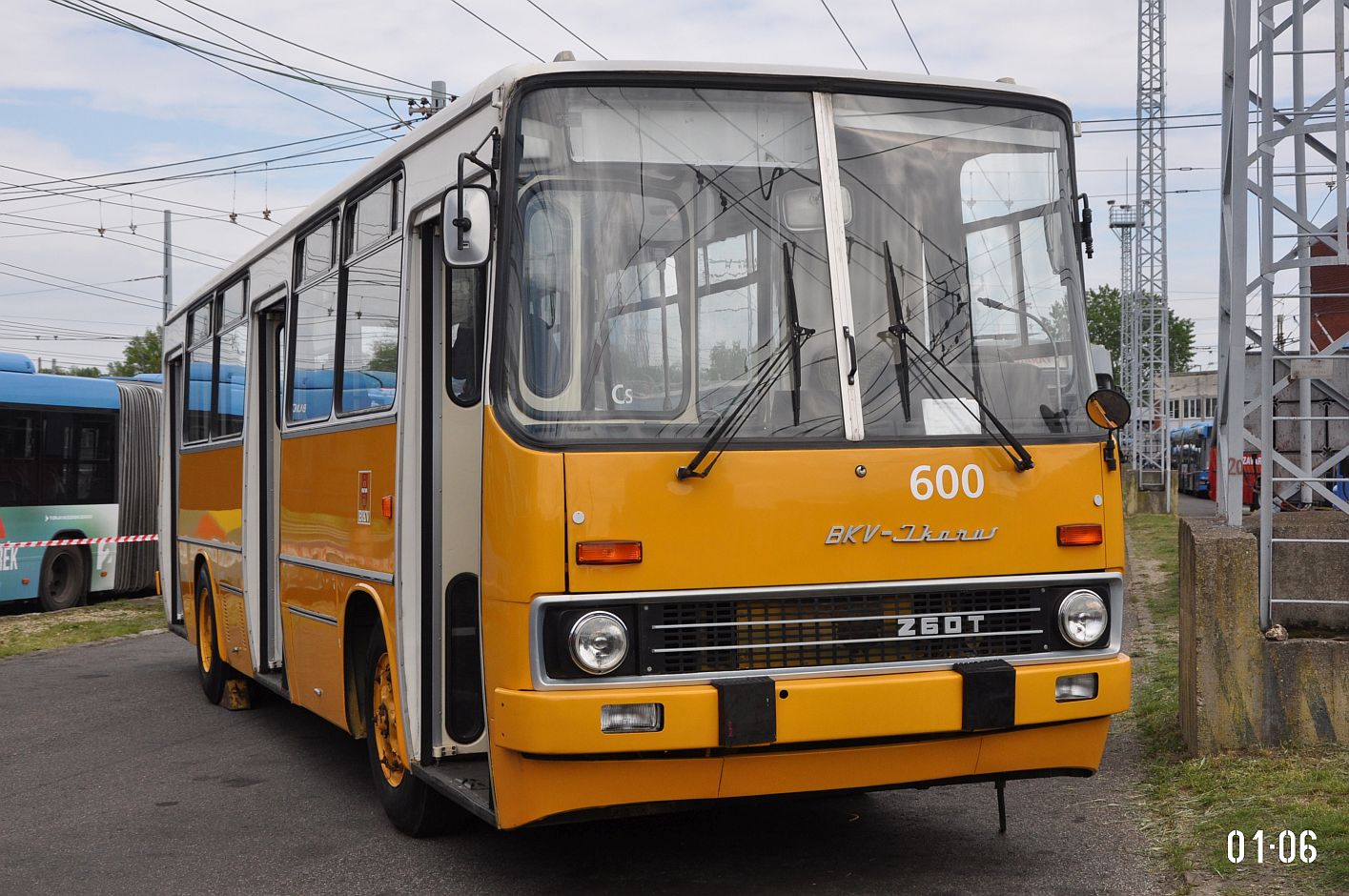 Budapest, Ikarus 260.T1 № 600; Budapest — Trolleybus depot