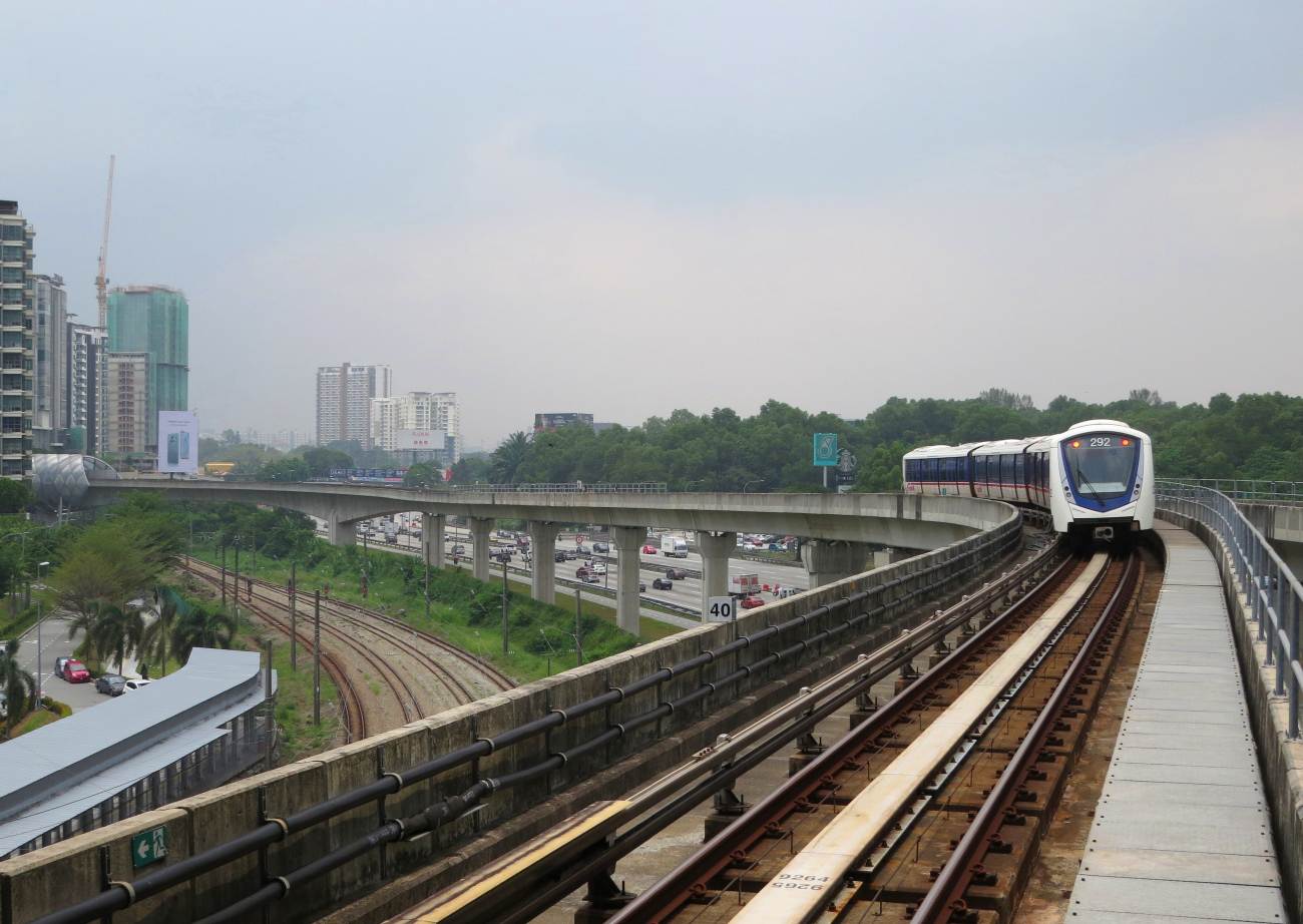 Куала-Лумпур, Bombardier Innovia Metro 300 № 292; Куала-Лумпур — Линия 1/2/10 — Городская электричка (KTM Komuter); Куала-Лумпур — Линия 5 — LRT (Kelana Jaya Line)