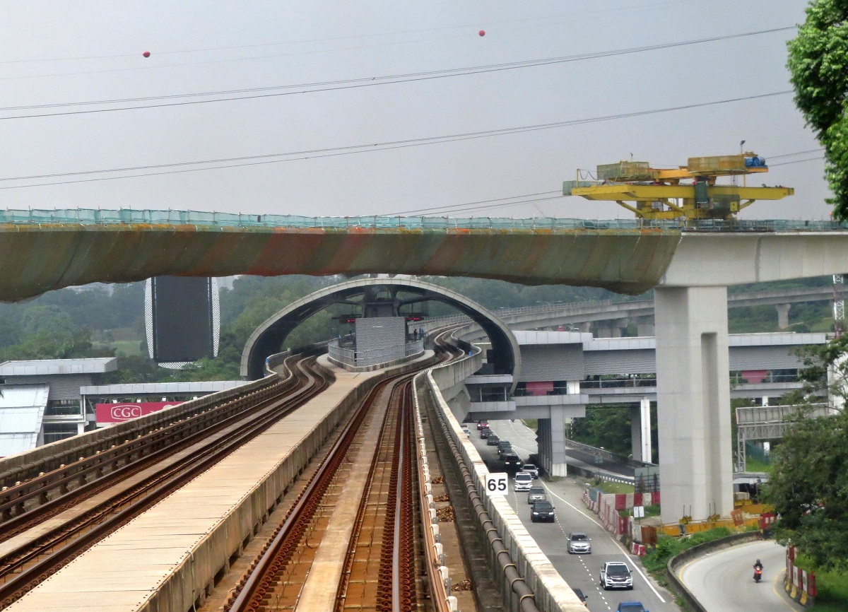 Куала-Лумпур — Линия 11 — LRT (Shah Alam Line); Куала-Лумпур — Линия 5 — LRT (Kelana Jaya Line)