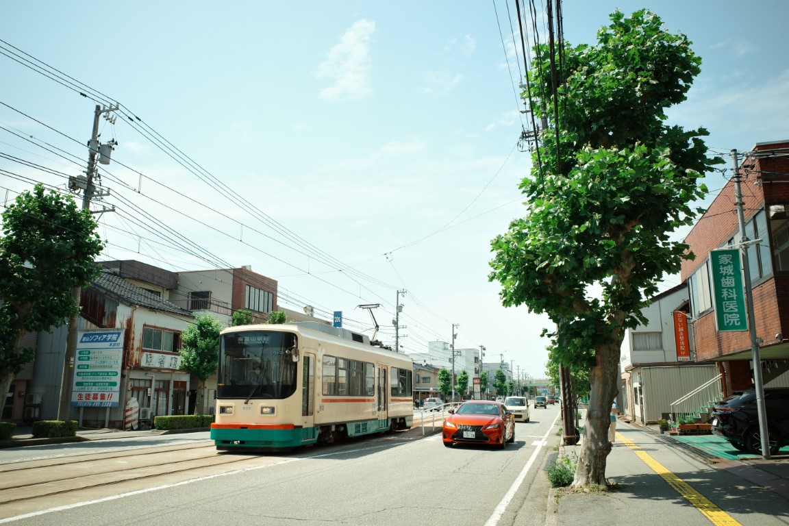 Toyama, Nippon Sharyō — 8001