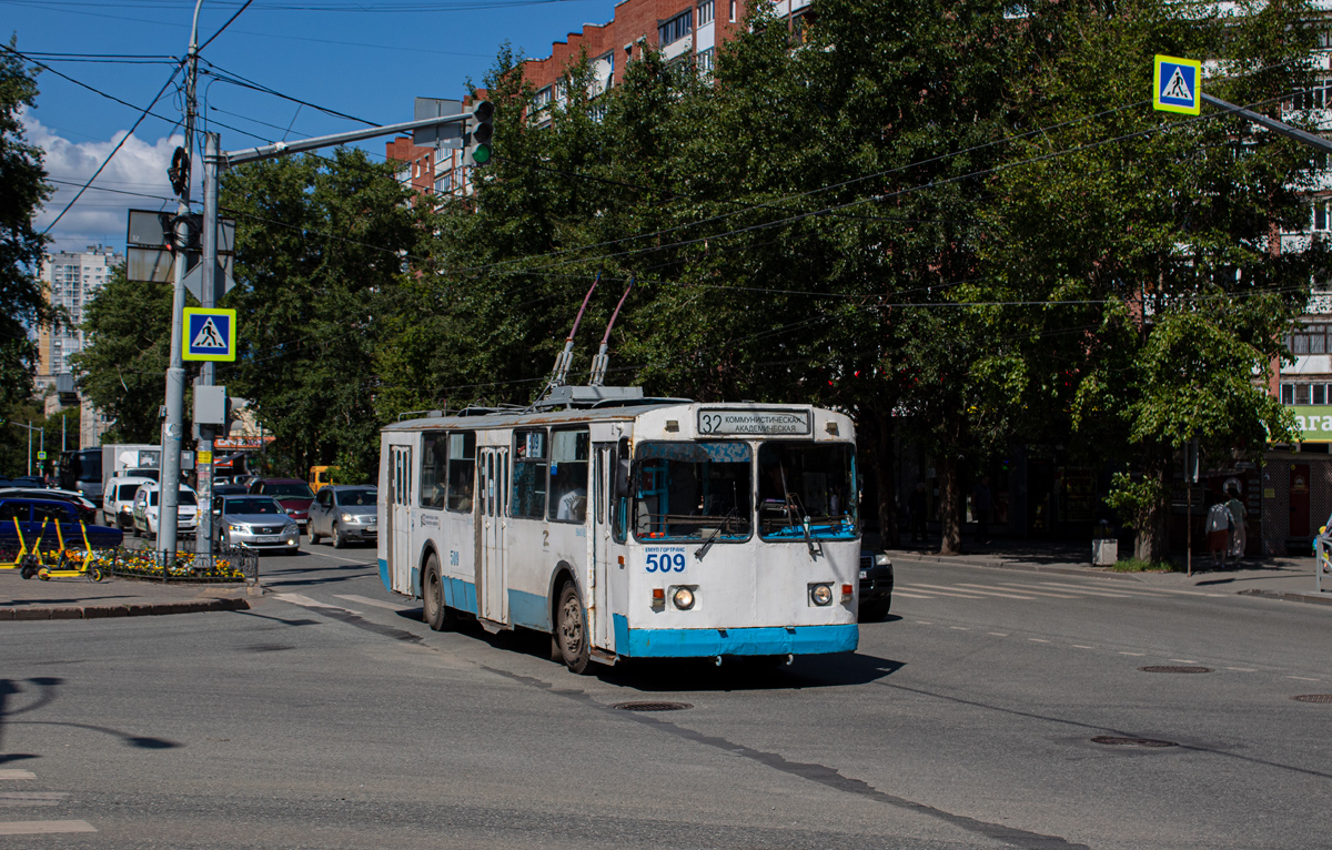 Троллейбус номер 9. ЗИУ-682г-016.02. ЗИУ 682 зелёный. Троллейбус России. Городской транспорт.
