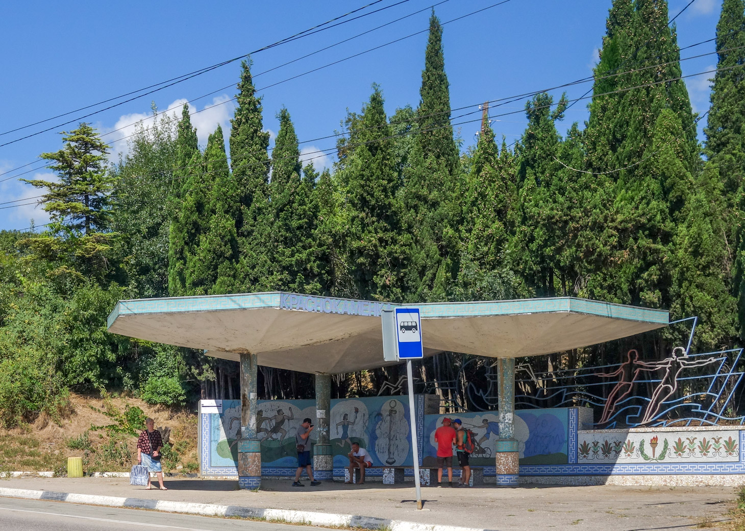 Крымский троллейбус — Остановочные павильоны, аншлаги на остановках