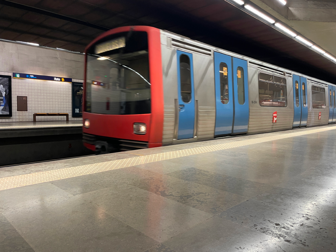 Лиссабон, ML95 № M394; Лиссабон — Metro — Linha Amarela; Лиссабон — Metro — Подвижной состав