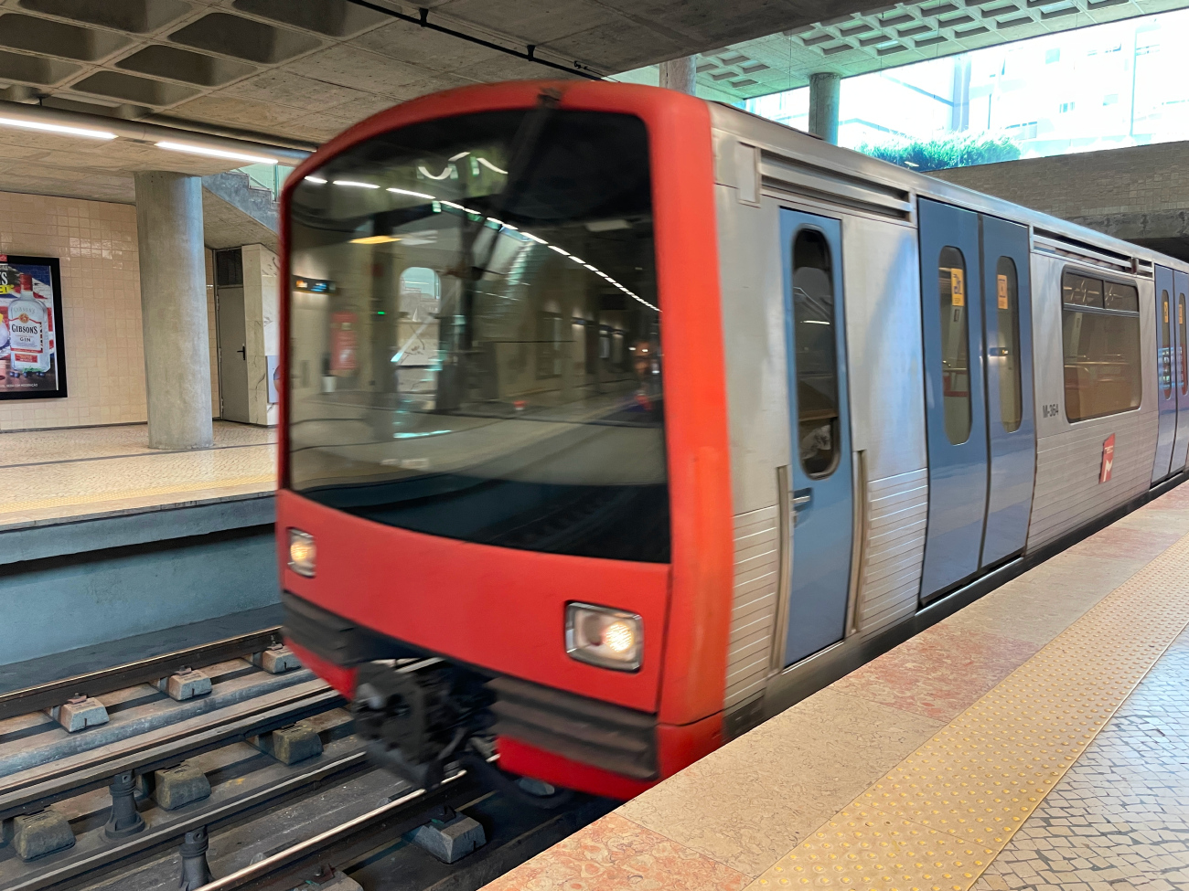 Лиссабон, ML95 № M364; Лиссабон — Metro — Linha Amarela; Лиссабон — Metro — Подвижной состав