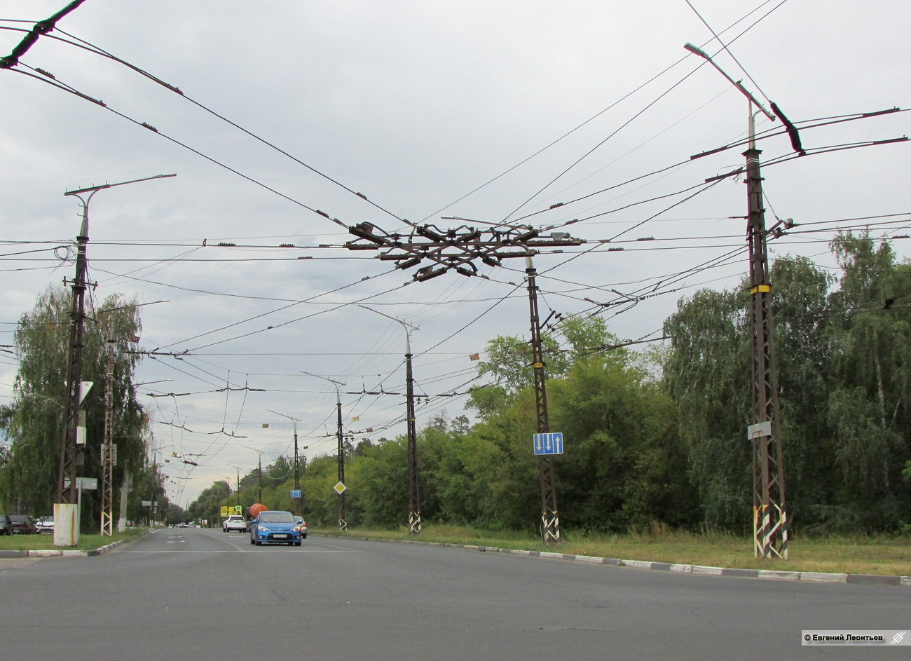 Тольятти — Контактная сеть и инфраструктура