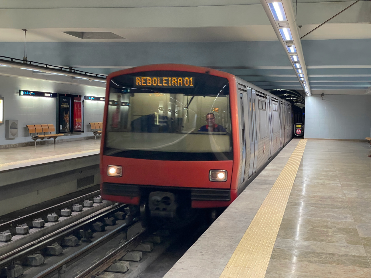Лиссабон, ML90 № M213; Лиссабон — Metro — Linha Azul; Лиссабон — Metro — Подвижной состав