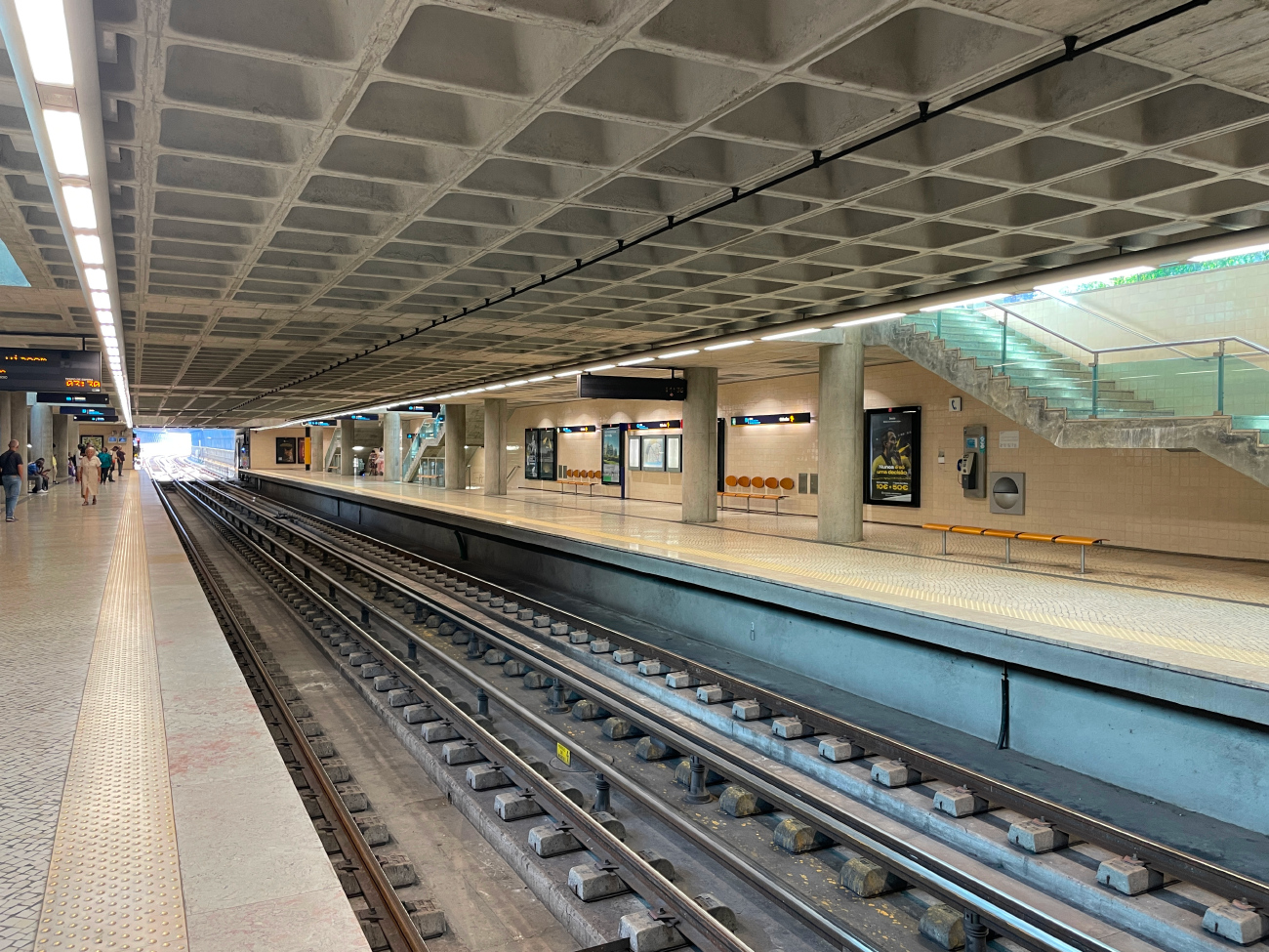 Лиссабон — Metro — Linha Amarela