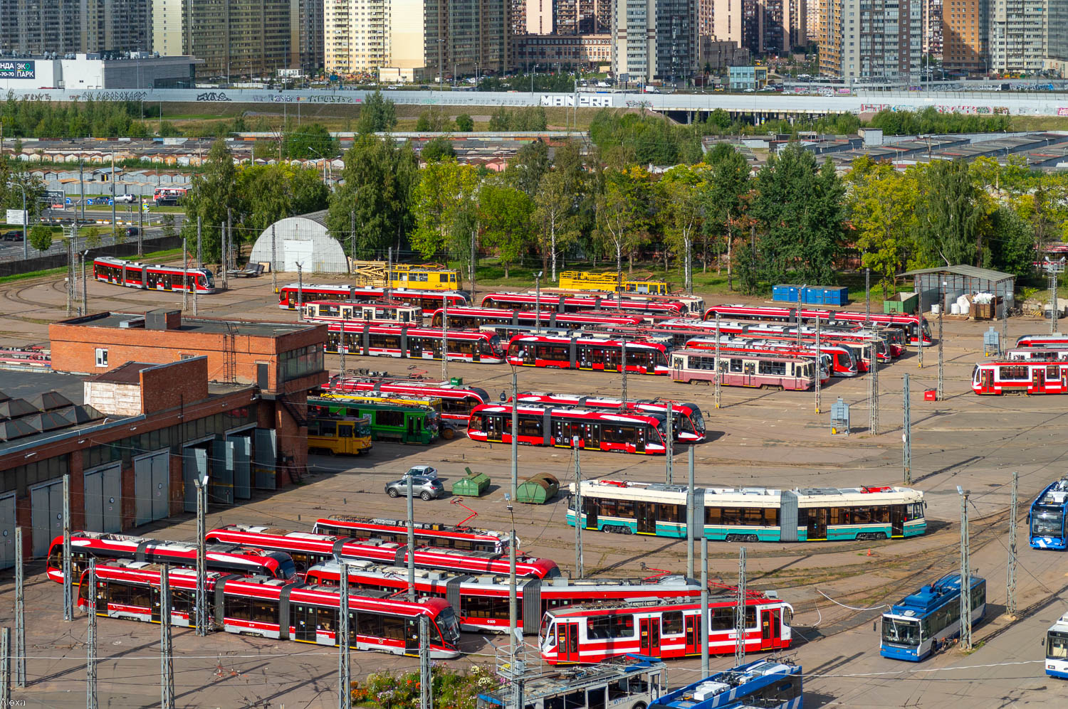 Sanktpēterburga — Joint tramway-trolleybus depot; Sanktpēterburga — New Tramcars