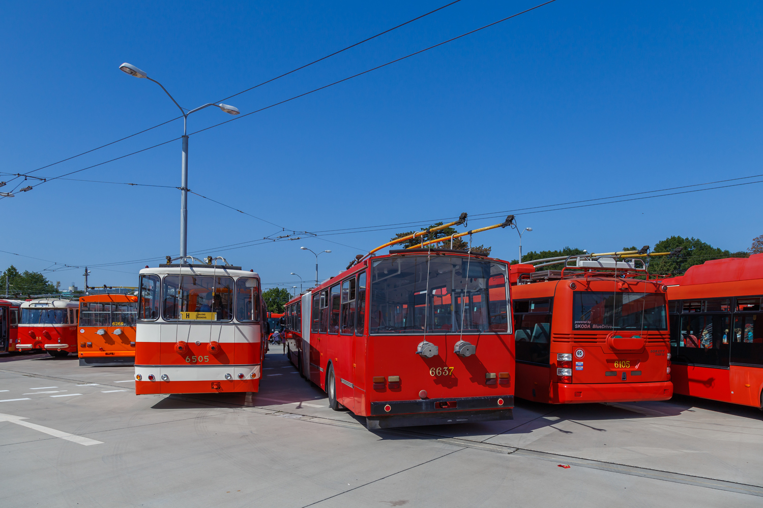 Братислава, Sanos-Škoda S200Tr № 6505; Братислава, Škoda 15Tr13/6M № 6637; Братислава — День открытых дверей 2023