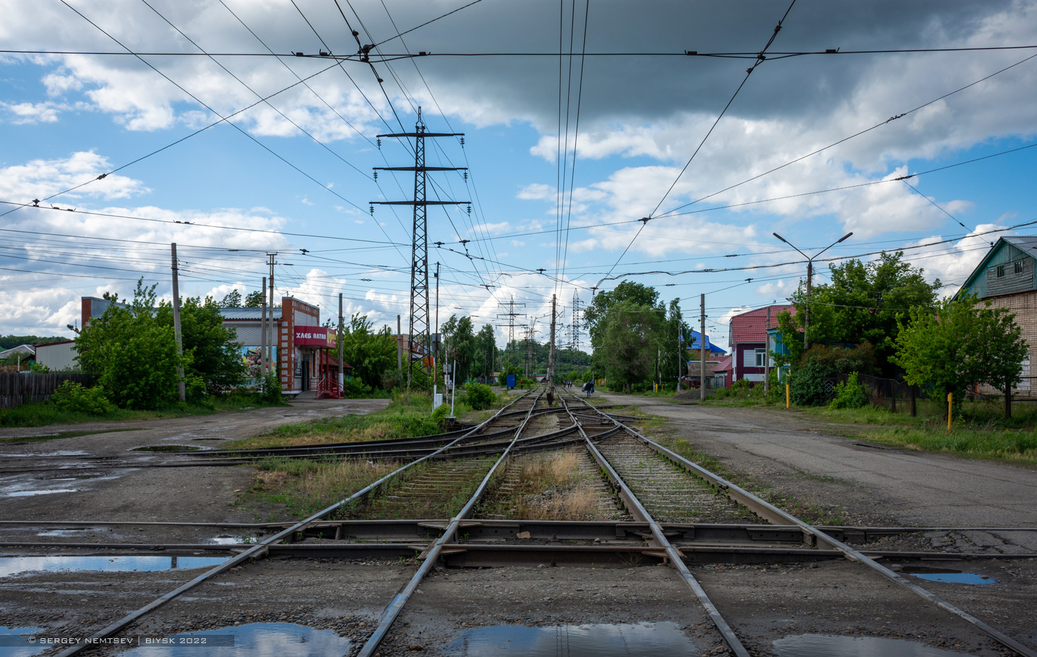 Bijsk — Tracks and overhead wires