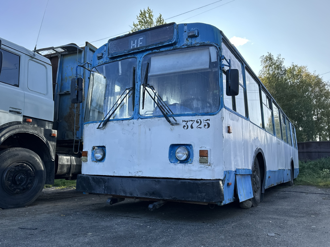 Санкт-Петербург, ВМЗ-170 № 3725; Петрозаводск — Базы хранения и списания троллейбусов (БХиСТ)