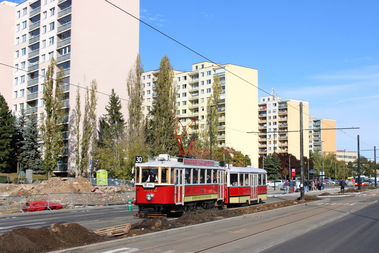 Prague, Ringhoffer DSM N°. 2272; Prague — Construction and beginning of operations on a new tram line Divoká Šárka — Dědina