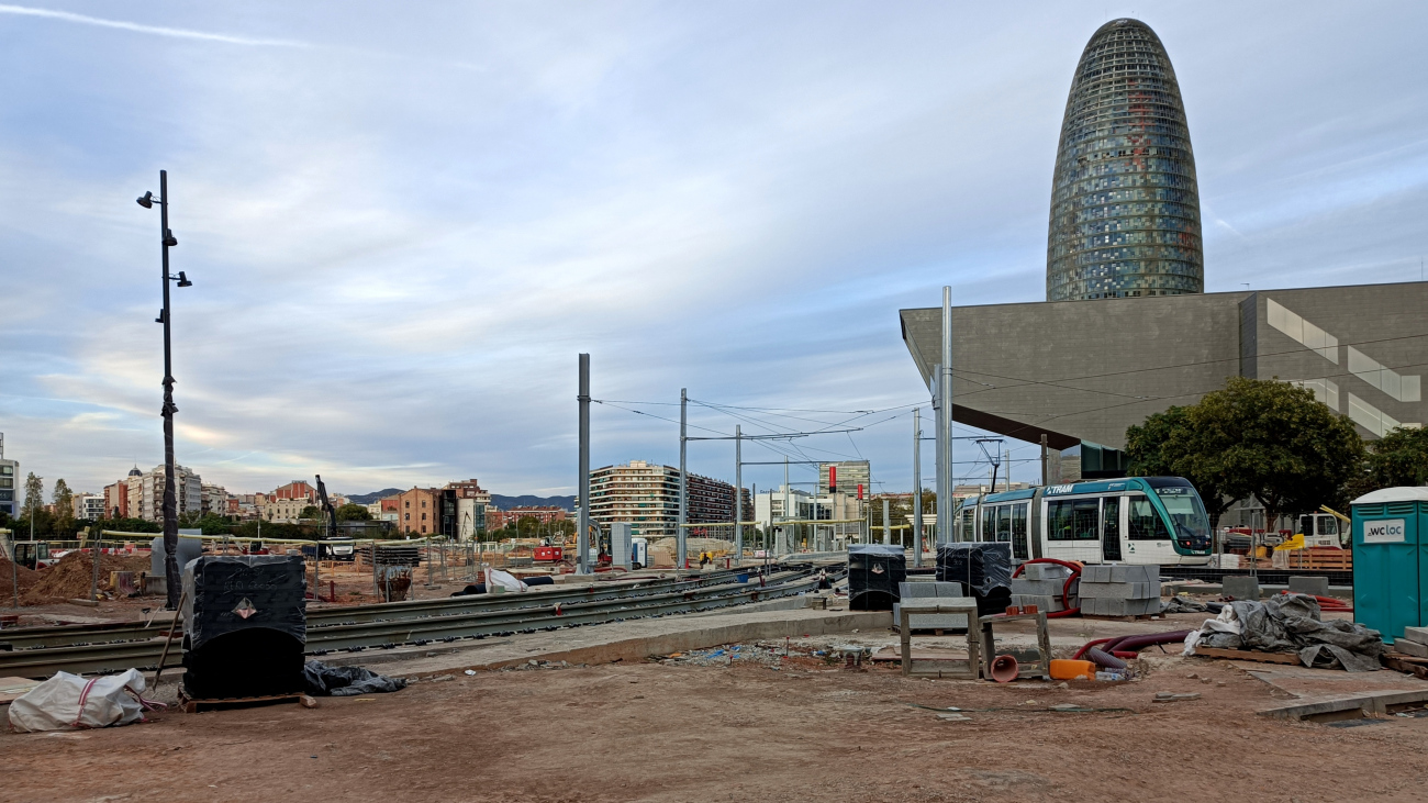 Barcelona, Alstom Citadis 302 Nr 09; Barcelona — Construction of the connection between the two tram lines on Diagonal; Barcelona — Trambesos — Miscellaneous photos
